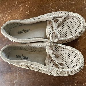 Minnetonka tan leather loafer moccasins